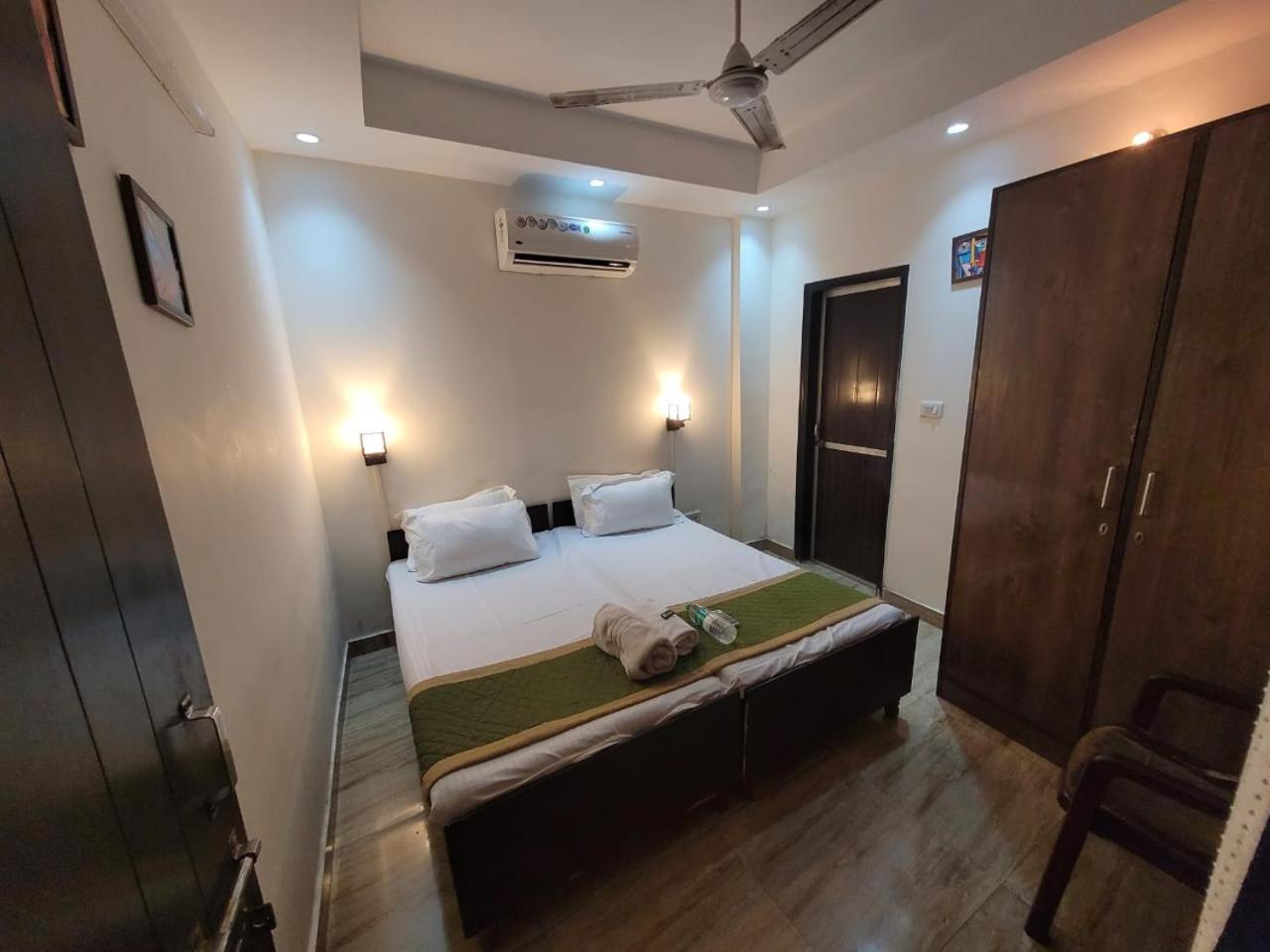Residency - Park Metro Station Gate No - 1 3* New Delhi